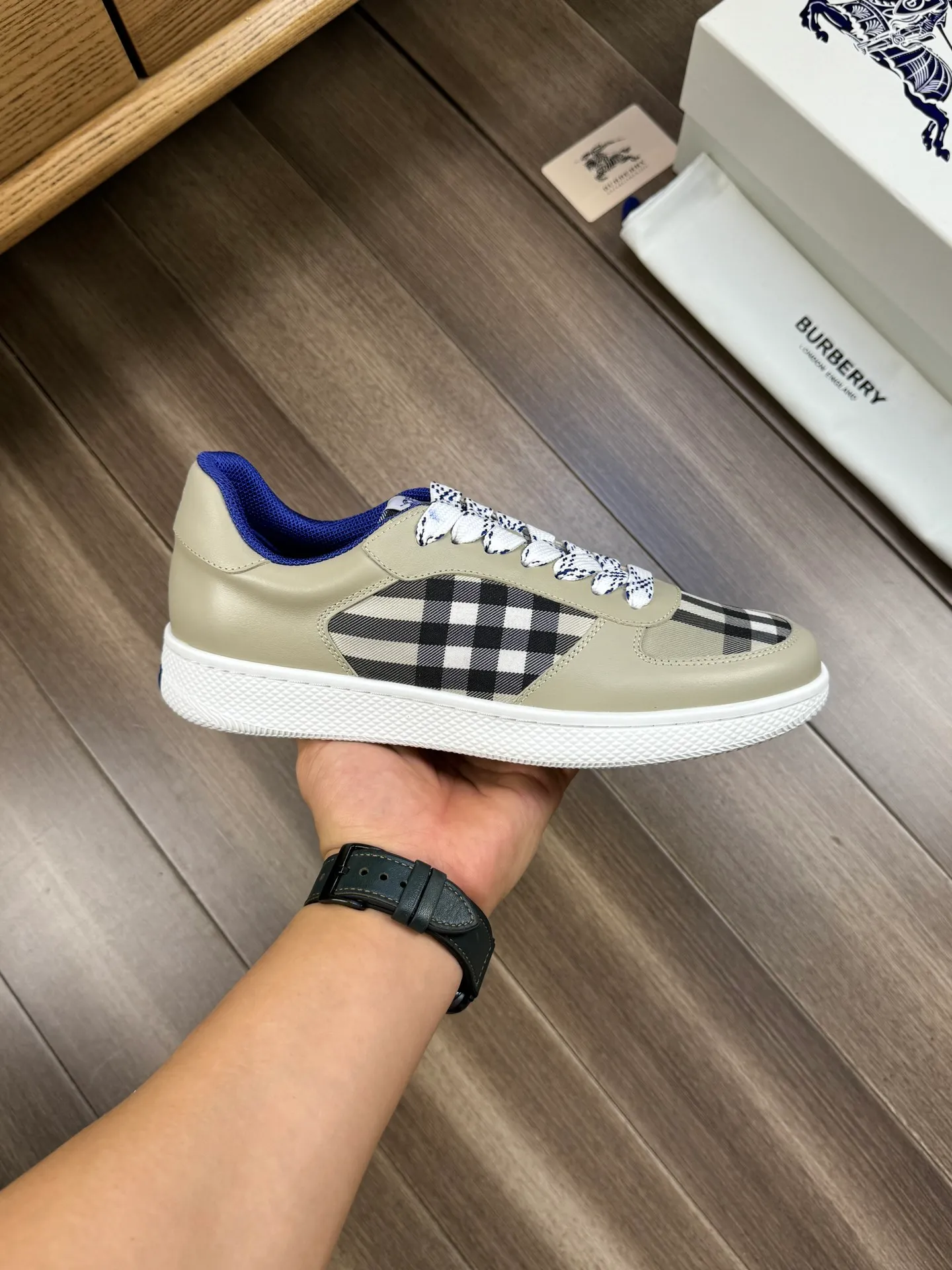 P400 [BURBERRY] Burberry - Upper: imported 🔝 Napa calfskin, brand totem cloth, tongue brand cloth label - Inner lining: canvas lining, - Outsole: rubber; two-color molded outsole - Super high quality control·Fine workmanship: highlighted (high-end·luxury·grade) -Size: 38-44 (Male 45, can be customized)